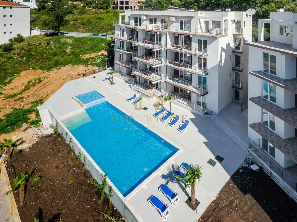 Jednosoban stan sa pogledom na more u pool kompleksu – Seoci, Budva