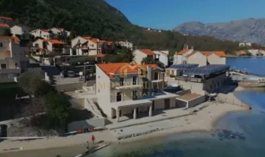 Luksuzna vila na obali Boke Kotorske u Prčanju – 500 m²