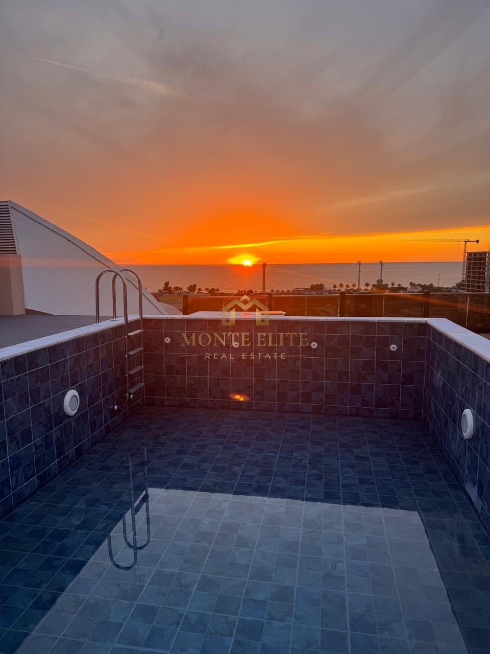 Penthouse sa privatnim bazenom u Soho Cityju – Bar, 196 m²